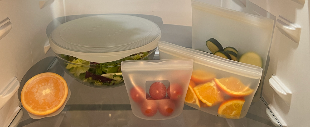 Bolsas reutilizables con verduras y tapas de silicona para conservar alimentos en la nevera
